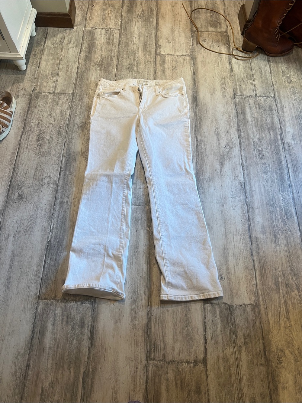 Lucky Brand White Boot-Cut Jeans size 10